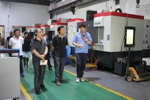 區(qū)人民代表大會(huì)代表團(tuán)檢查了我們公司的安全生產(chǎn)工作