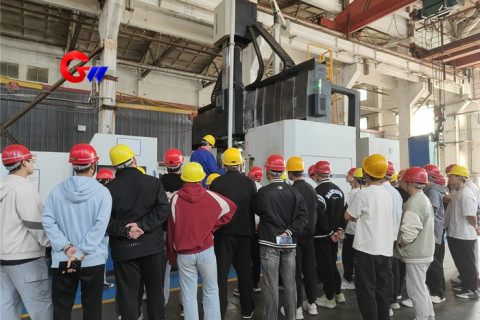 現(xiàn)場(chǎng)參觀工廠供學(xué)生參觀